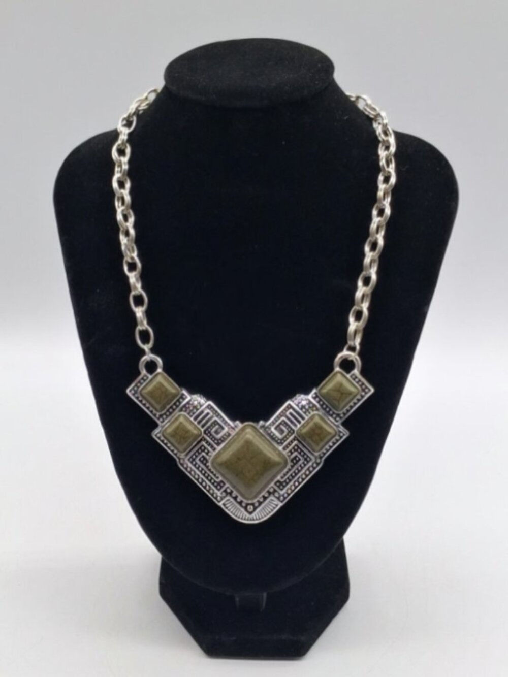 Elegant Silver and Green Statement Necklace
